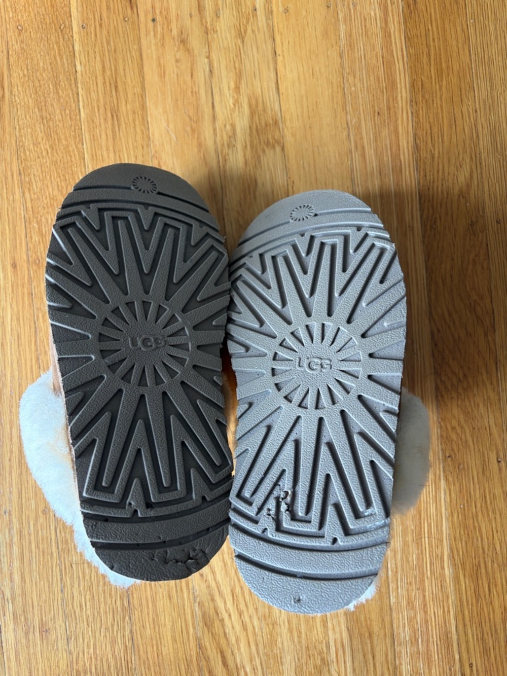 Ugg slippers - Picture 2 of 4
